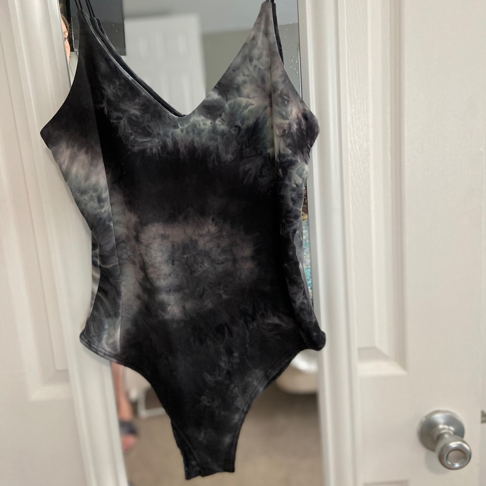 Cute bodysuit top with snaps
